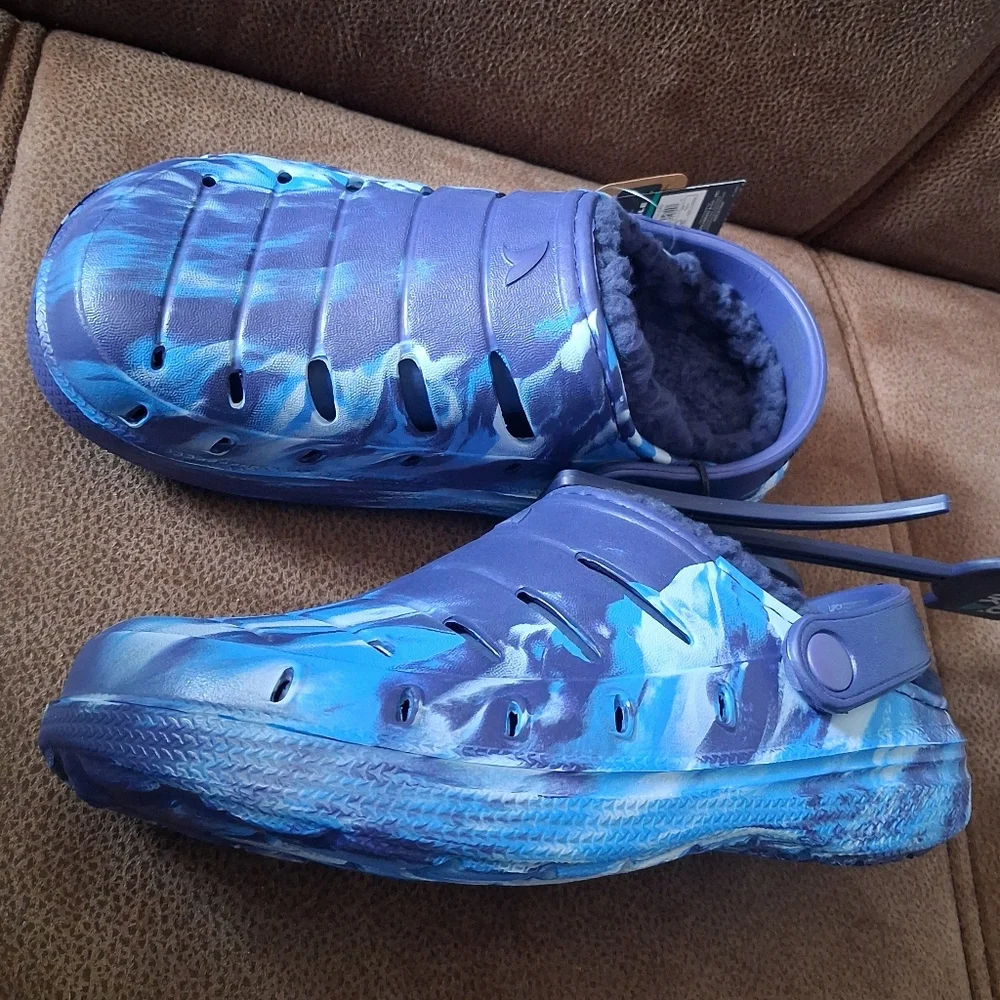 Rugged Shark Kids' Blue Tie-Dye Clogs with Fleece Lining Size 1